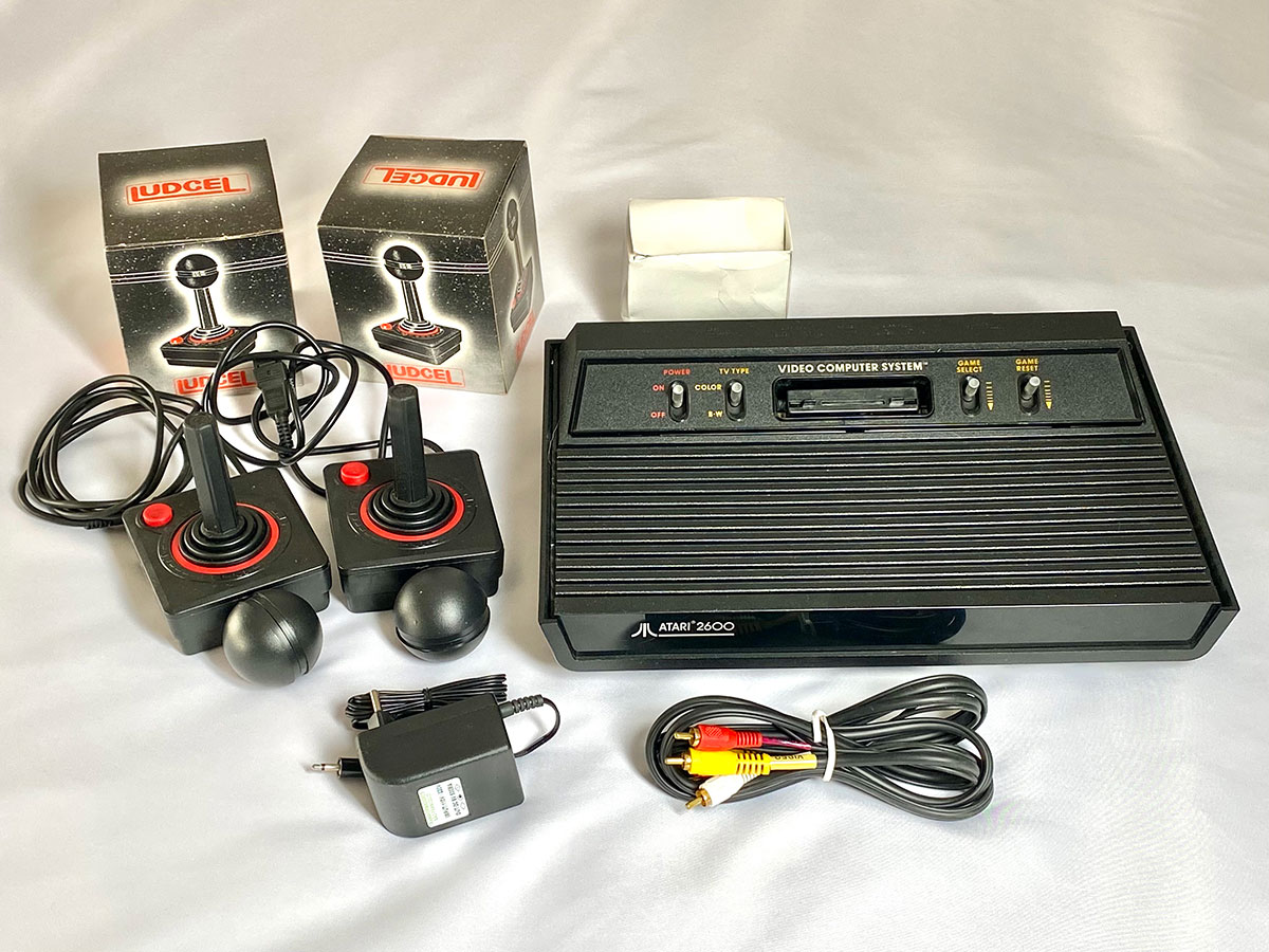 Console Atari 2600 com 2 Controles - Atari - Loja Sport Games