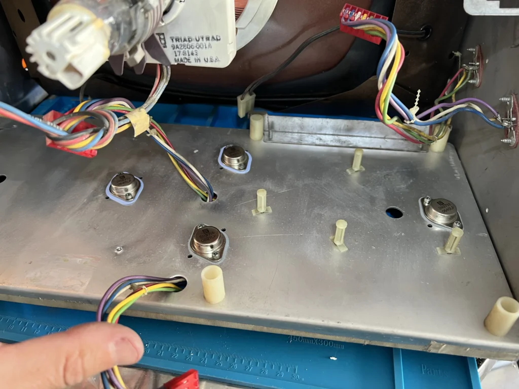 Space Duel Arcade Upright by Atari - WG6100 Transistor Replacement